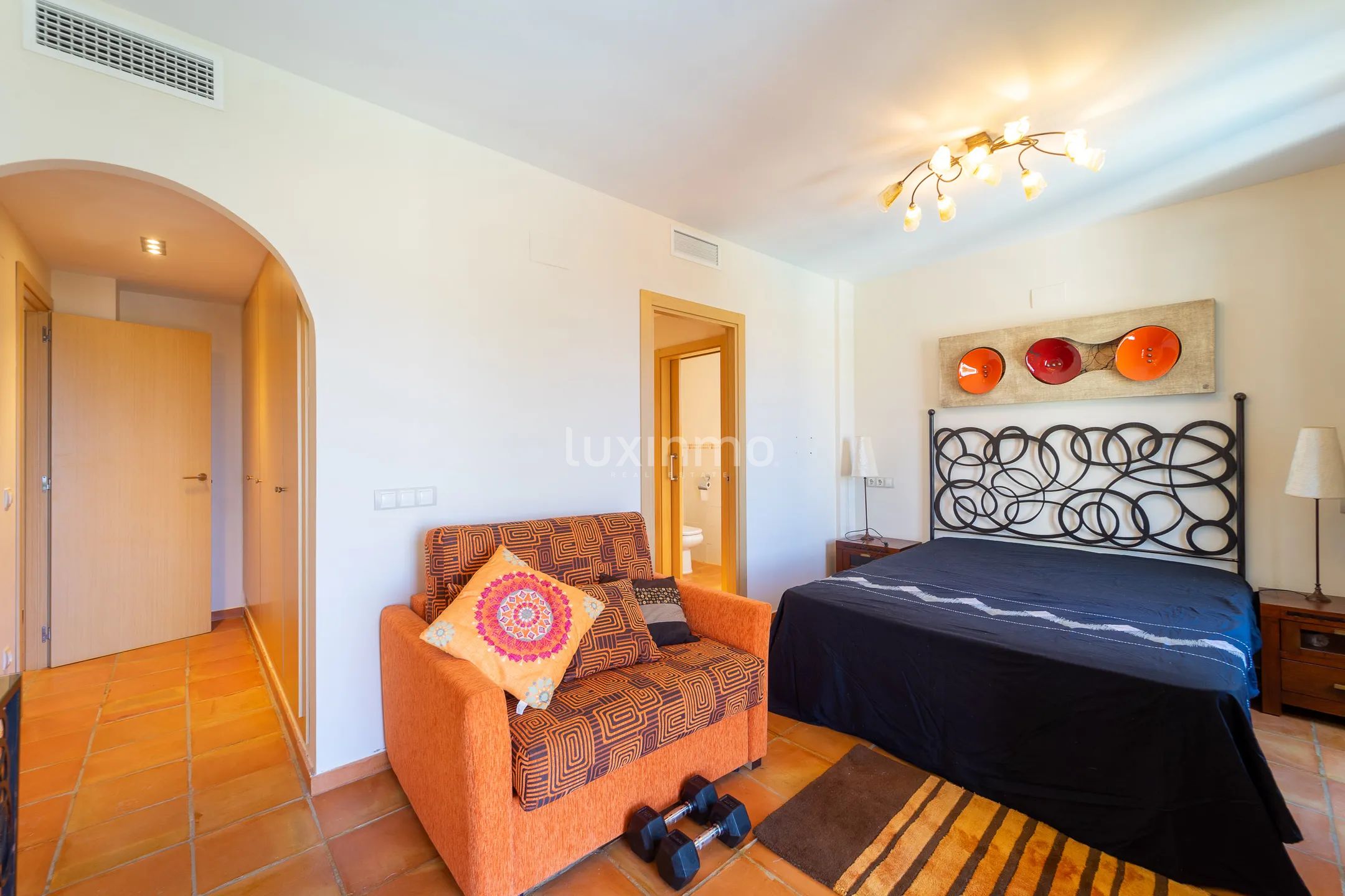 House for sale with sea view and pool in Sierra Cortina — photo 33