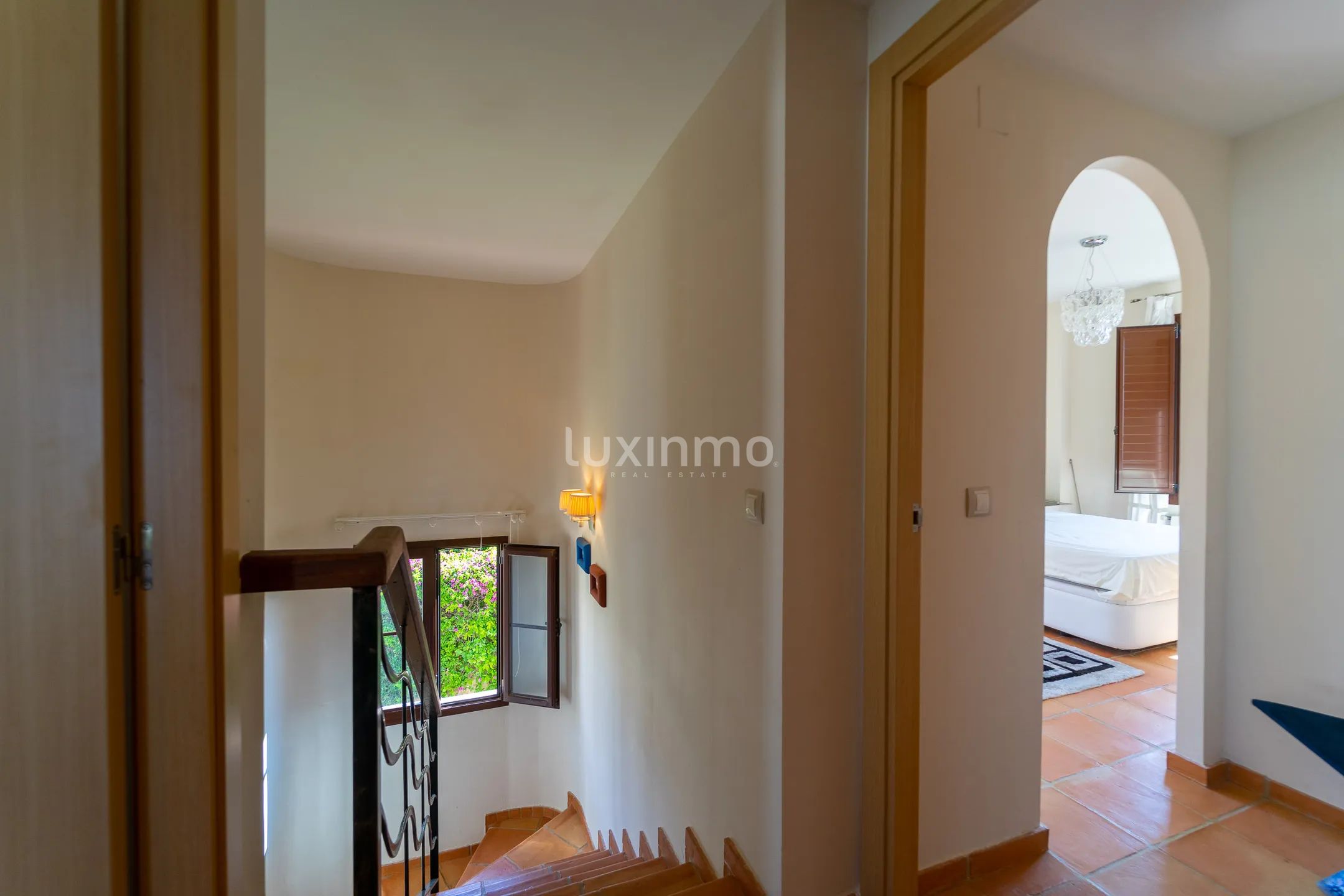 House for sale with sea view and pool in Sierra Cortina — photo 24