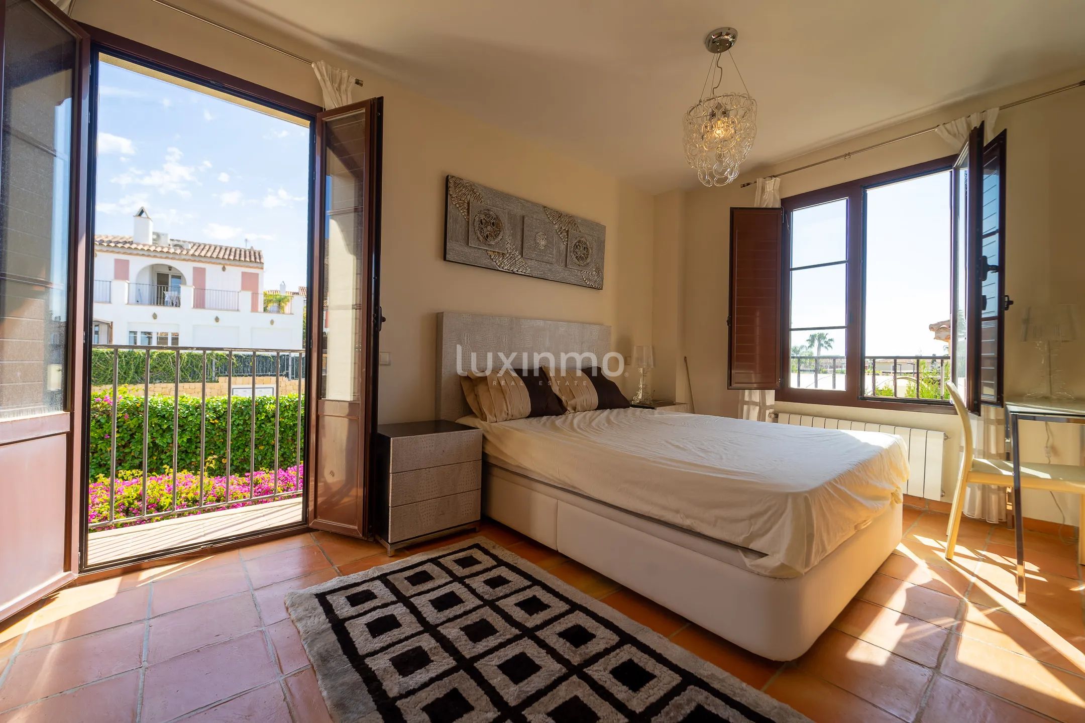 House for sale with sea view and pool in Sierra Cortina — photo 26