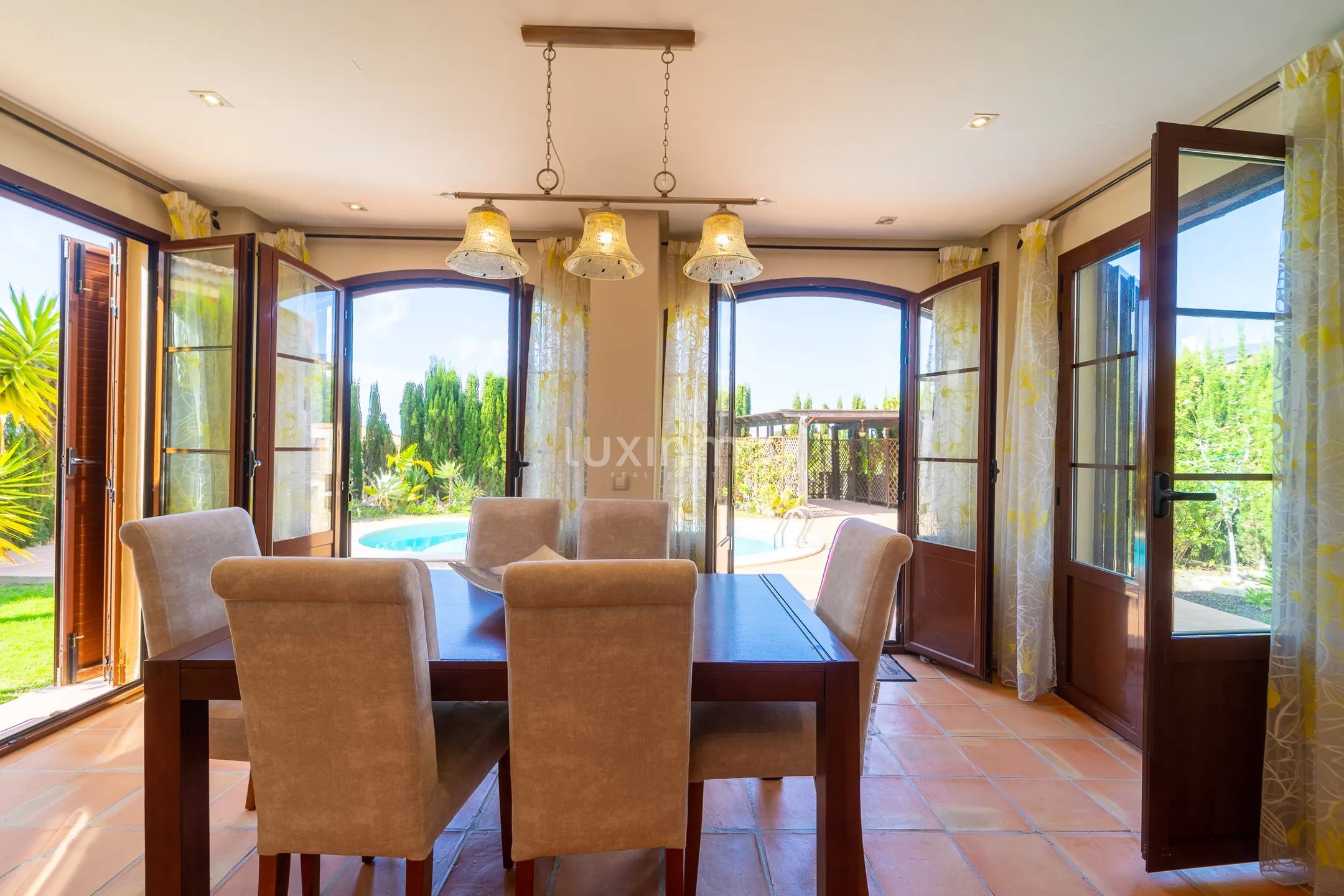 House for sale with sea view and pool in Sierra Cortina — photo 9