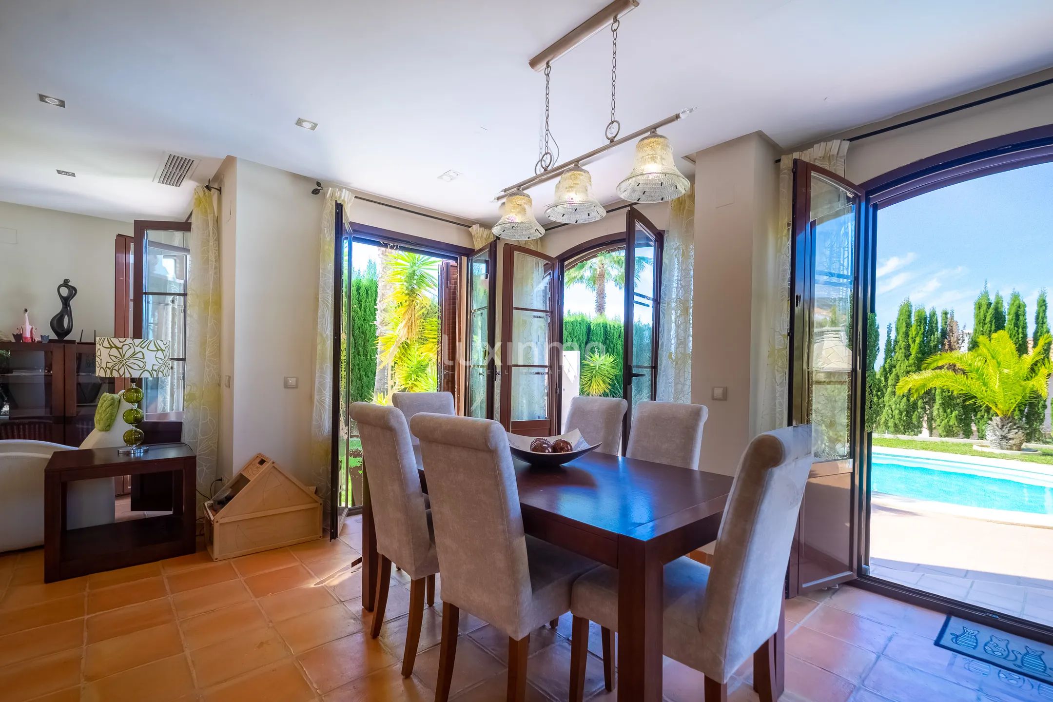 House for sale with sea view and pool in Sierra Cortina — photo 8