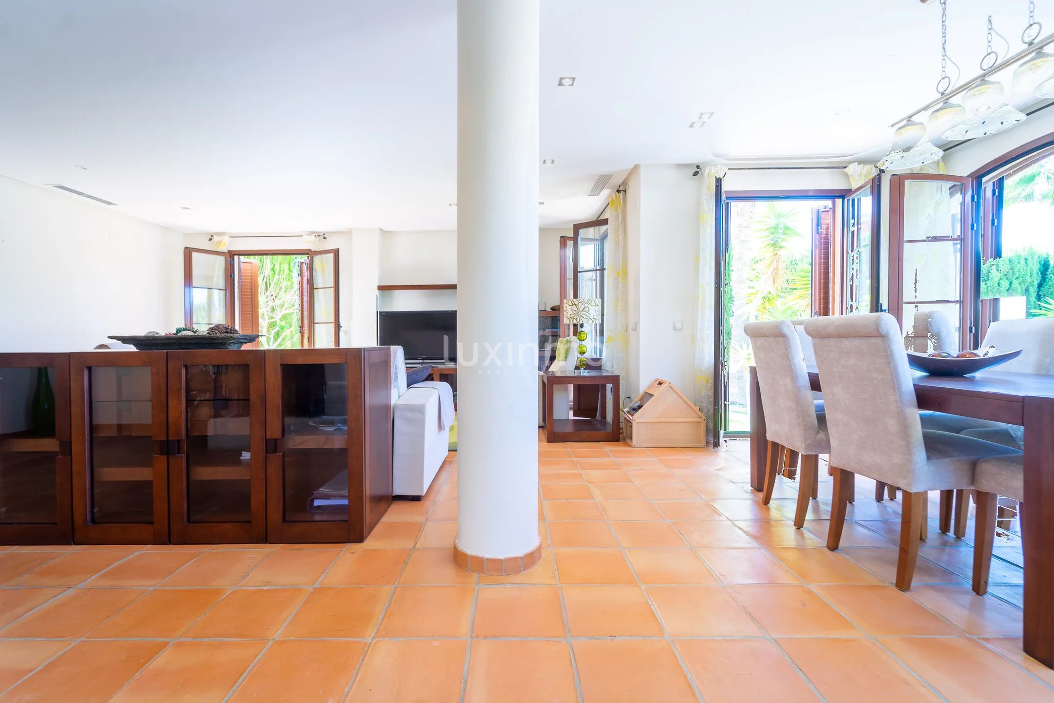 House for sale with sea view and pool in Sierra Cortina — photo 15