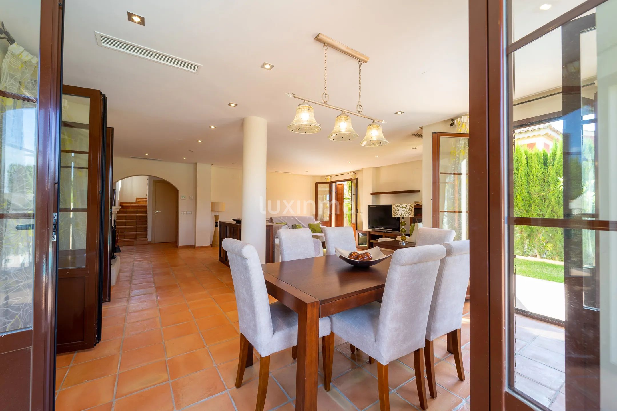 House for sale with sea view and pool in Sierra Cortina — photo 16