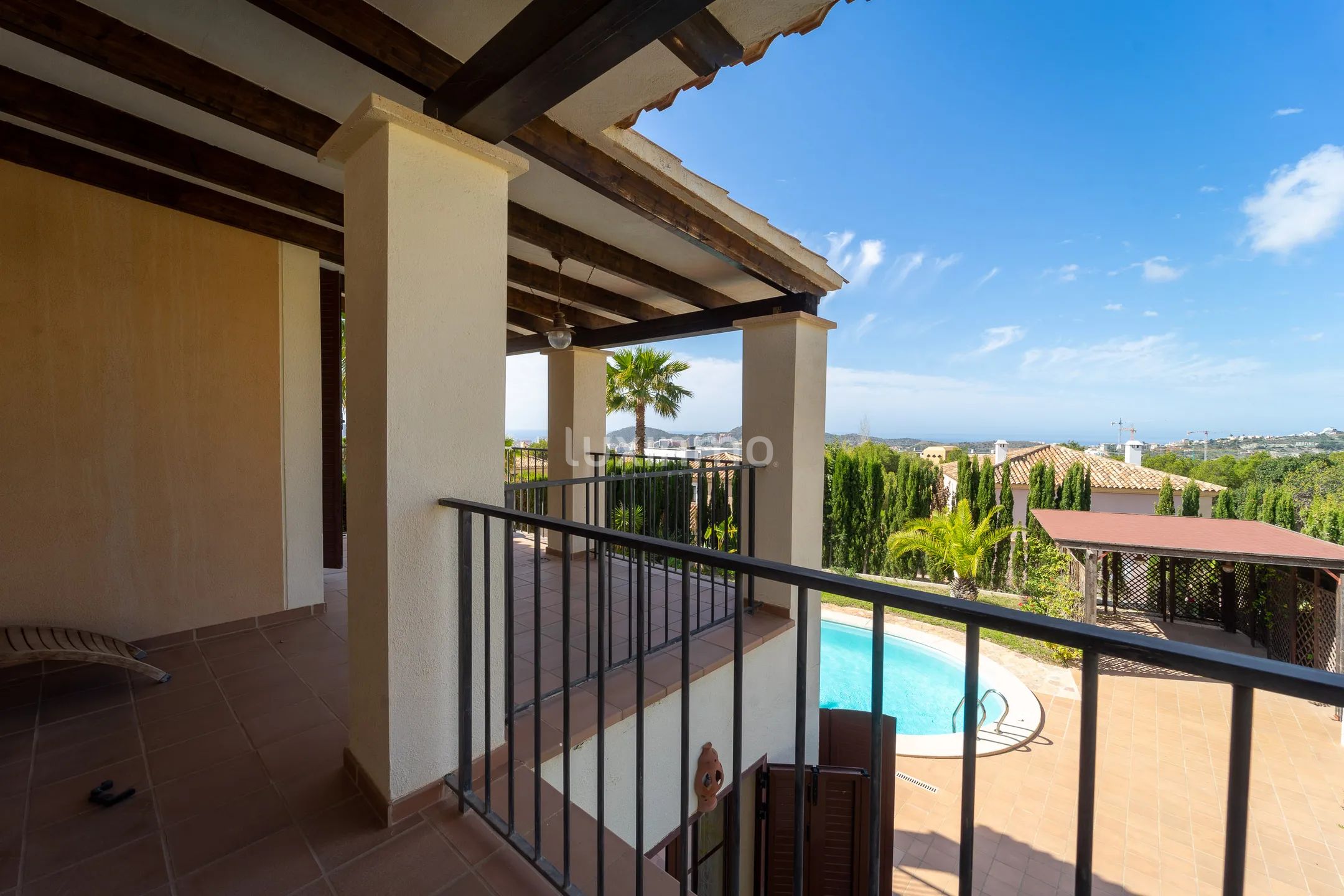 House for sale with sea view and pool in Sierra Cortina — photo 28