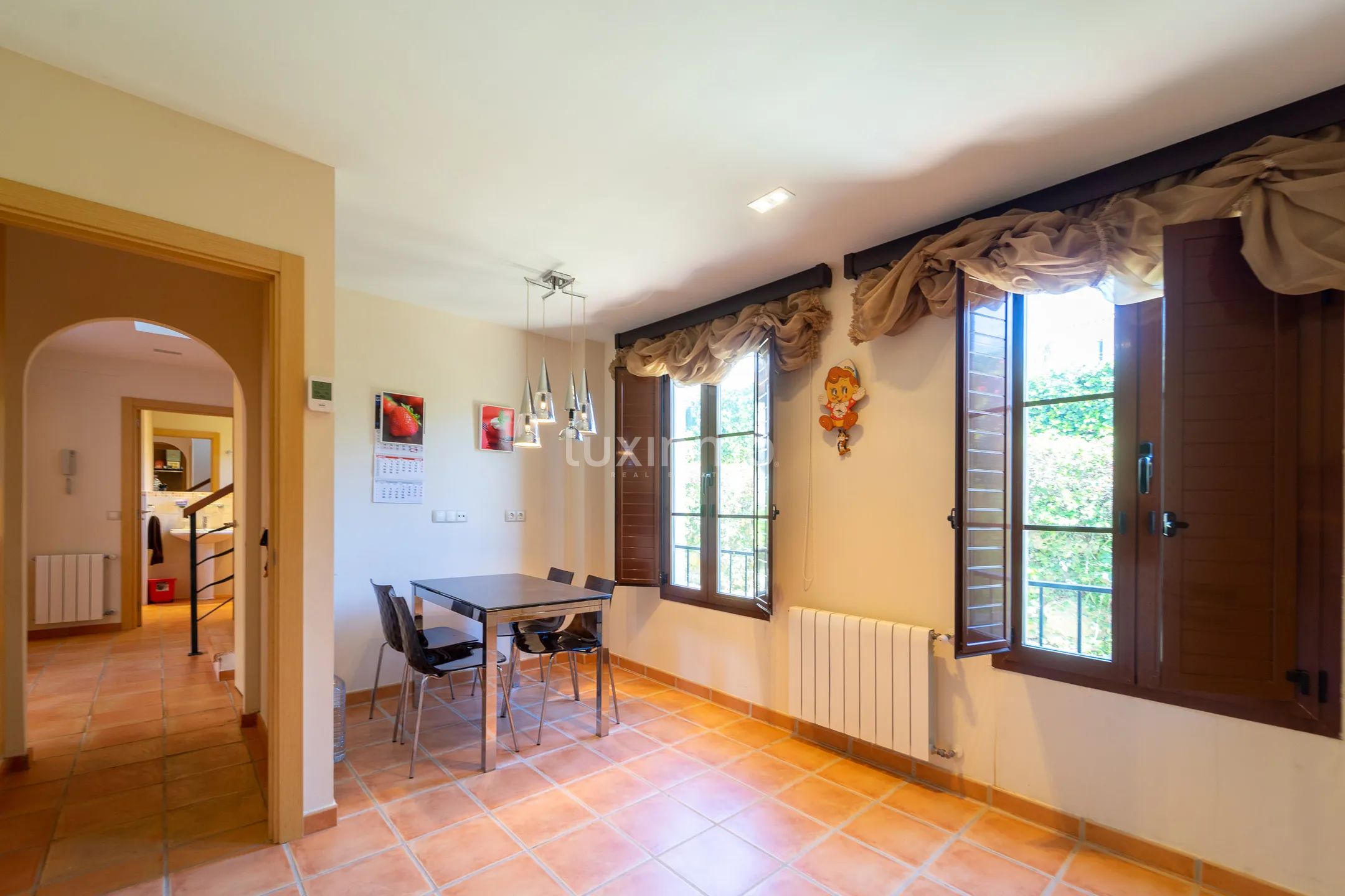 House for sale with sea view and pool in Sierra Cortina — photo 18