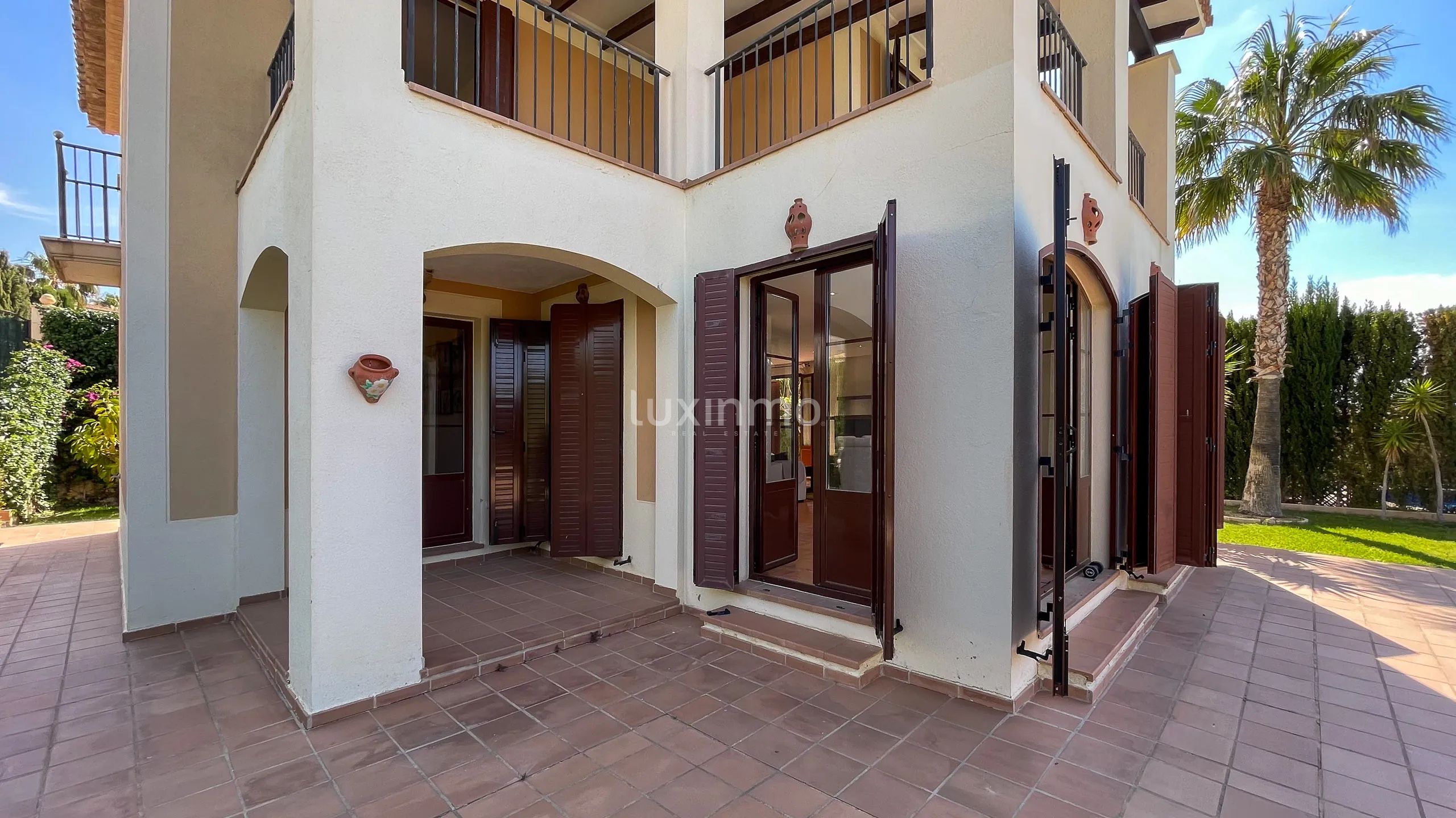 House for sale with sea view and pool in Sierra Cortina — photo 41