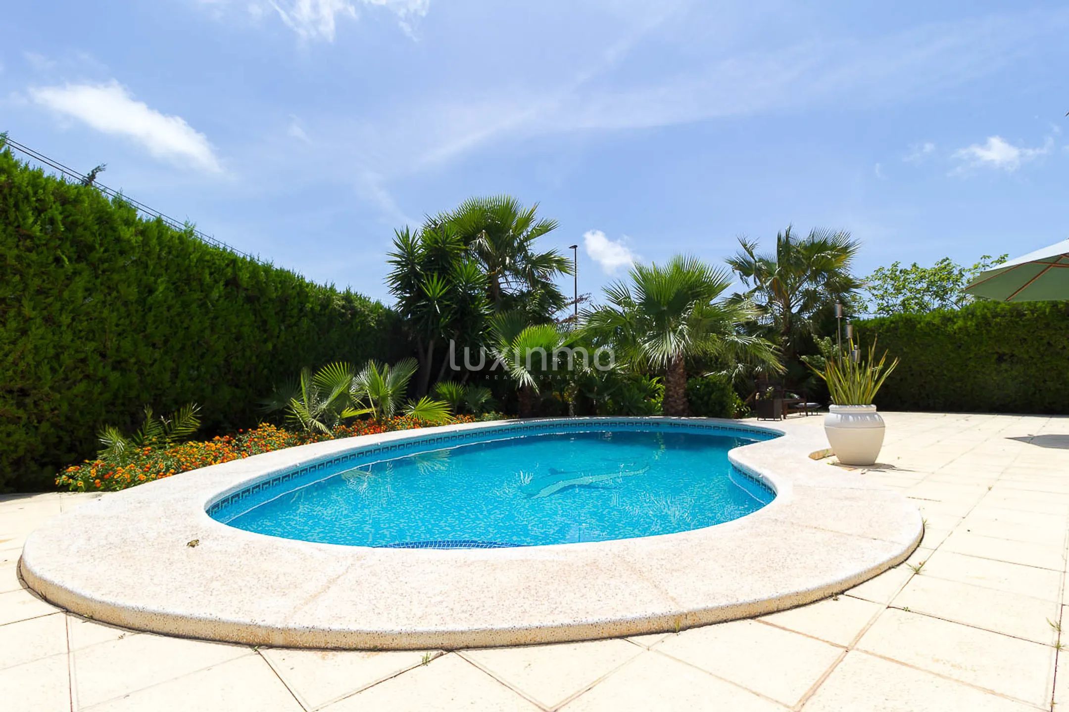 Elegante Villa mit schönem Garten zum Verkauf in Alfas del Pi — photo 14