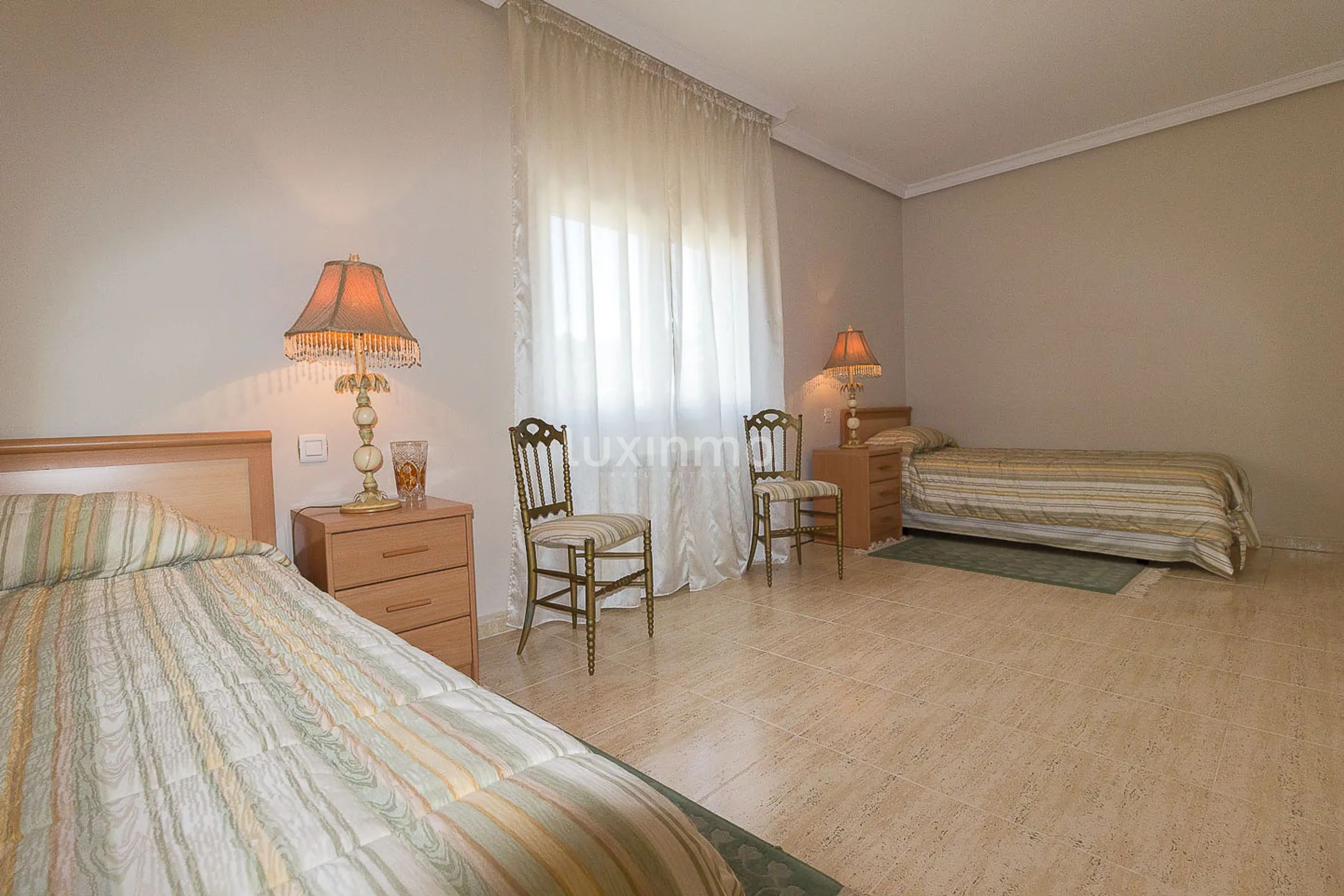 Elegante Villa mit schönem Garten zum Verkauf in Alfas del Pi — photo 23
