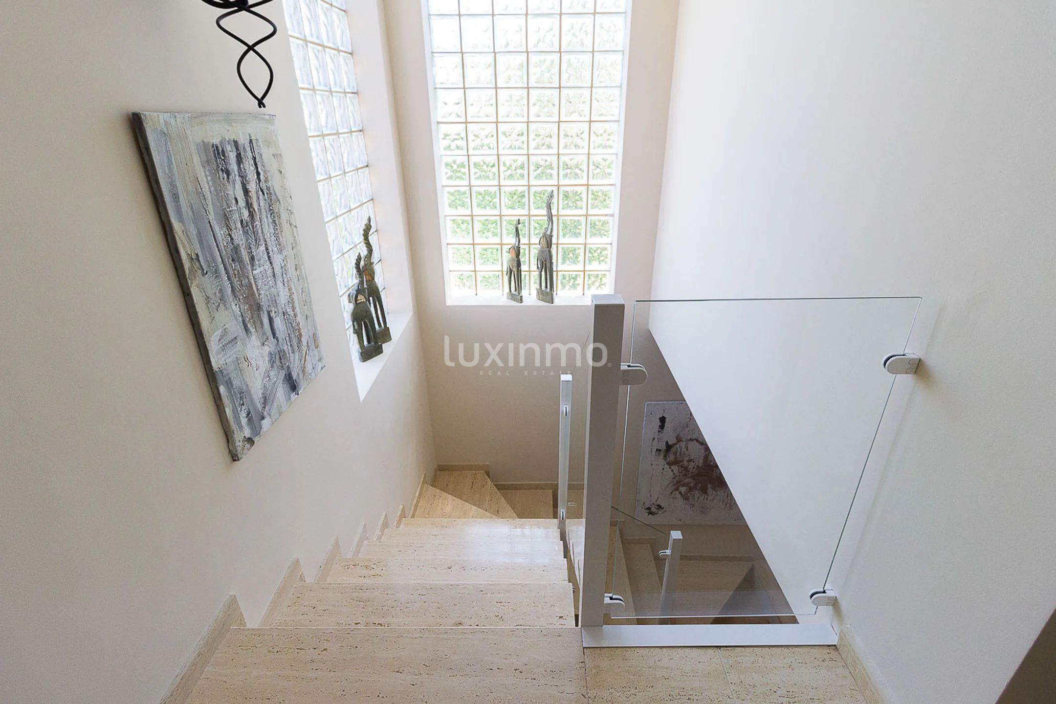 Elegante Villa mit schönem Garten zum Verkauf in Alfas del Pi — photo 25